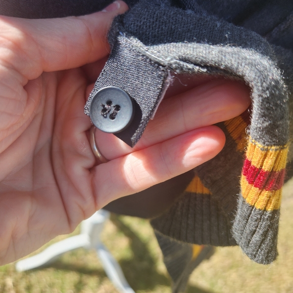 Universal Harry Potter Griffindor Cardigan - Picture 10 of 10